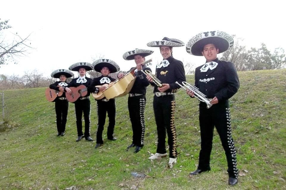 Presentación de Mariachi Domínguez 9